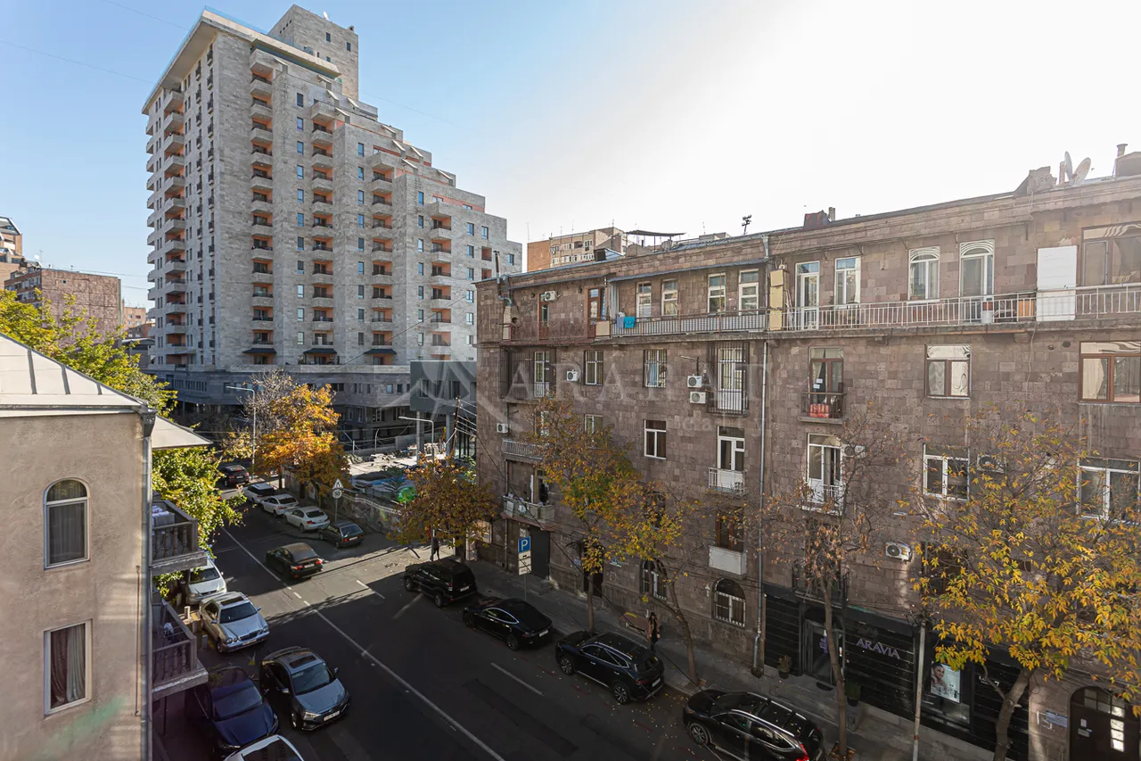 4 bedroom apartment for sale خیابان لئو, مرکز شهر ایروان, 157439