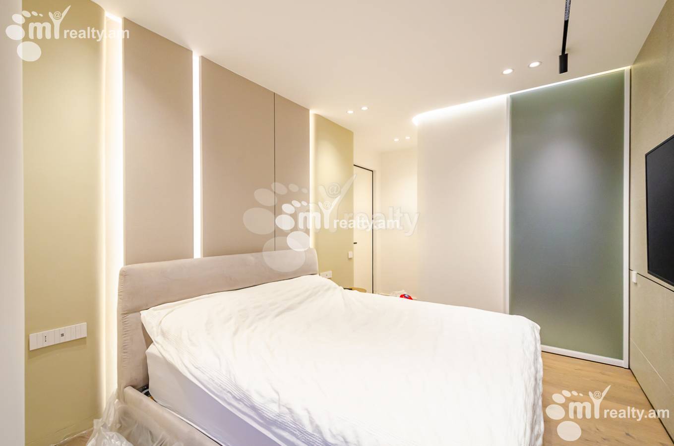 Купить 3 комнатную квартиру Таманян ул, Центр Ереван, 154011