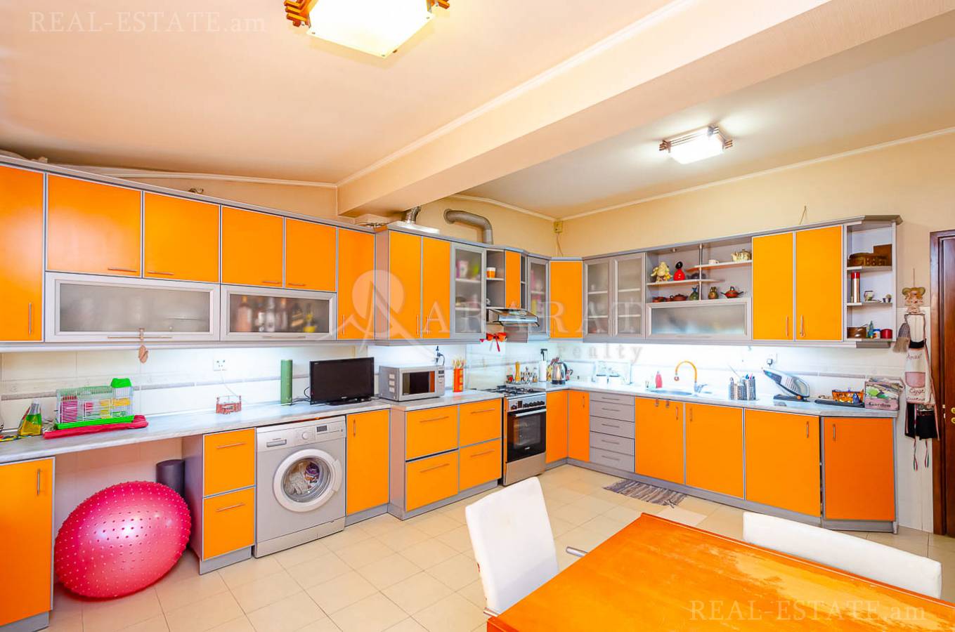 3 bedroom apartment for sale Pushkin St, Center Yerevan, 142489