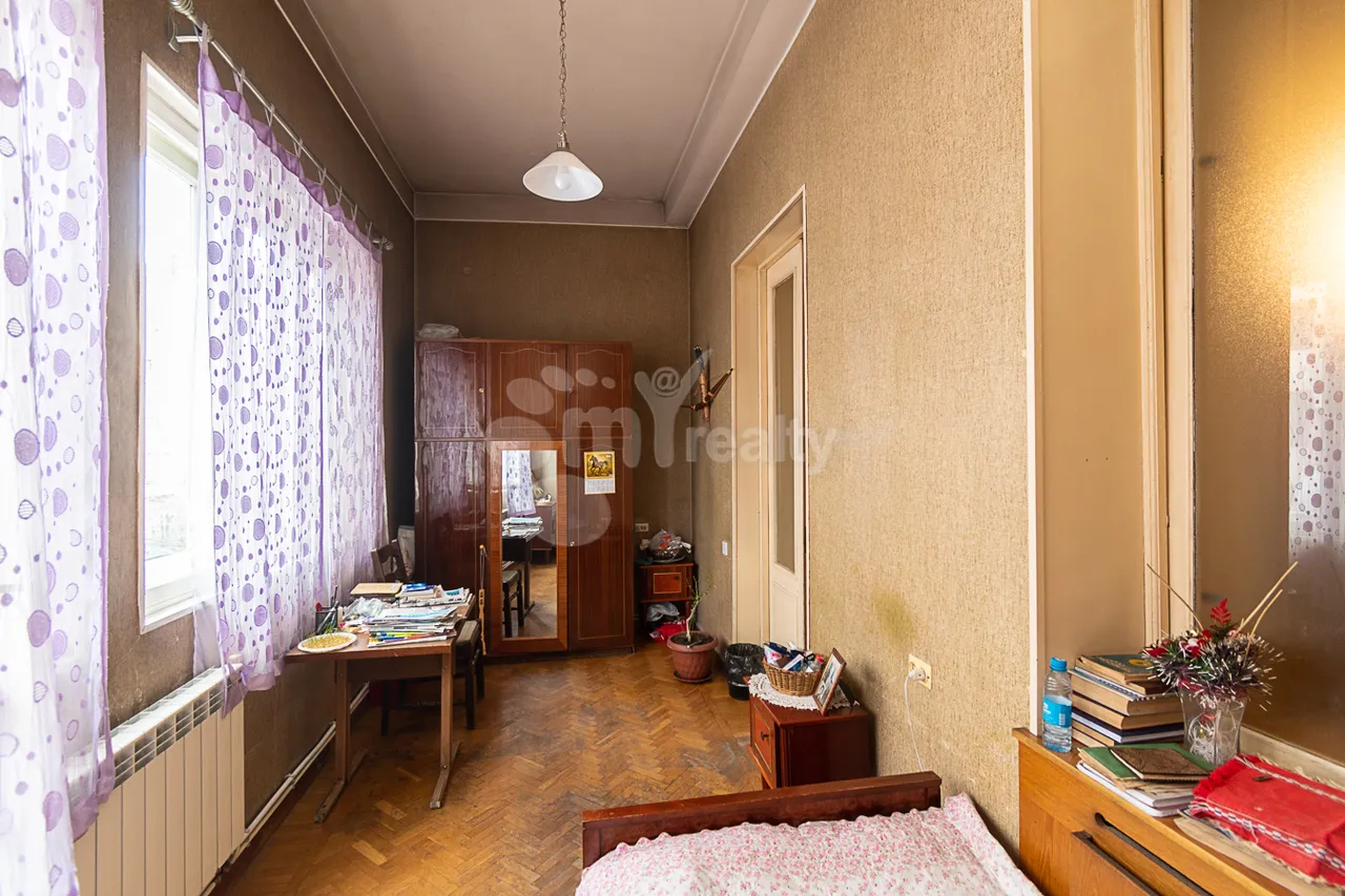4 bedroom apartment for sale خیابان تومانیان, مرکز شهر ایروان, 160107