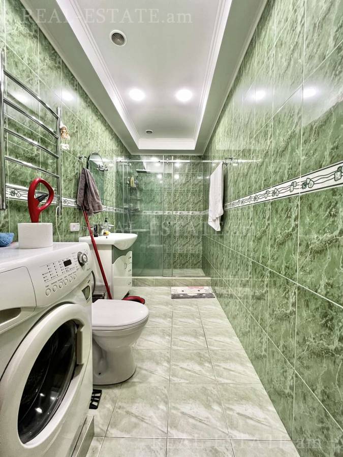 Купить 3 комнатную квартиру Лер. Камсар ул, Центр Ереван, 129972