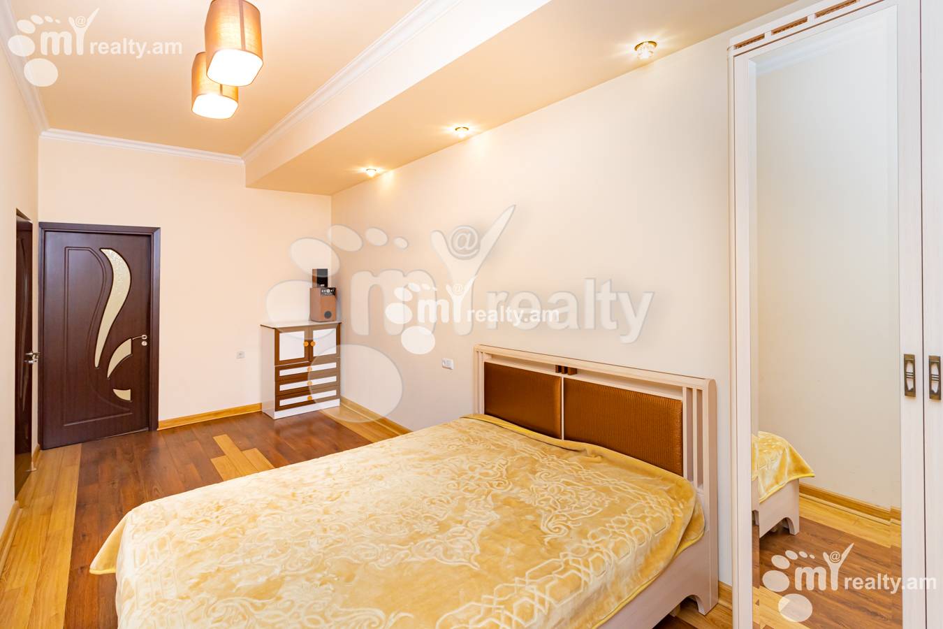 Купить 3 комнатную квартиру Антараин ул, Центр Ереван, 135777