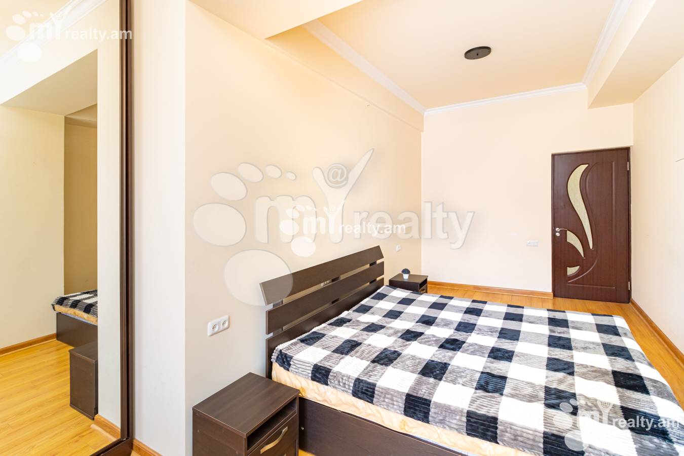 Купить 3 комнатную квартиру Антараин ул, Центр Ереван, 135777