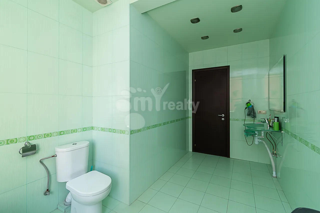 4 bedroom apartment for sale Northern(Hyusisayin)  Ave, Center Yerevan, 161341