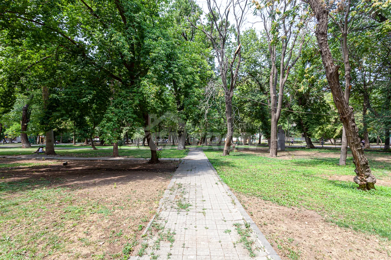 3 bedroom apartment for sale M.Khorenatsi St, Center Yerevan, 161800