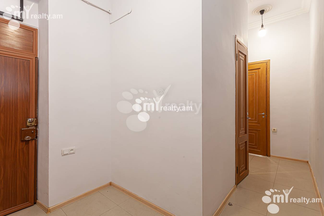 Купить 4 комнатную квартиру Паронян ул, Центр Ереван, 148996