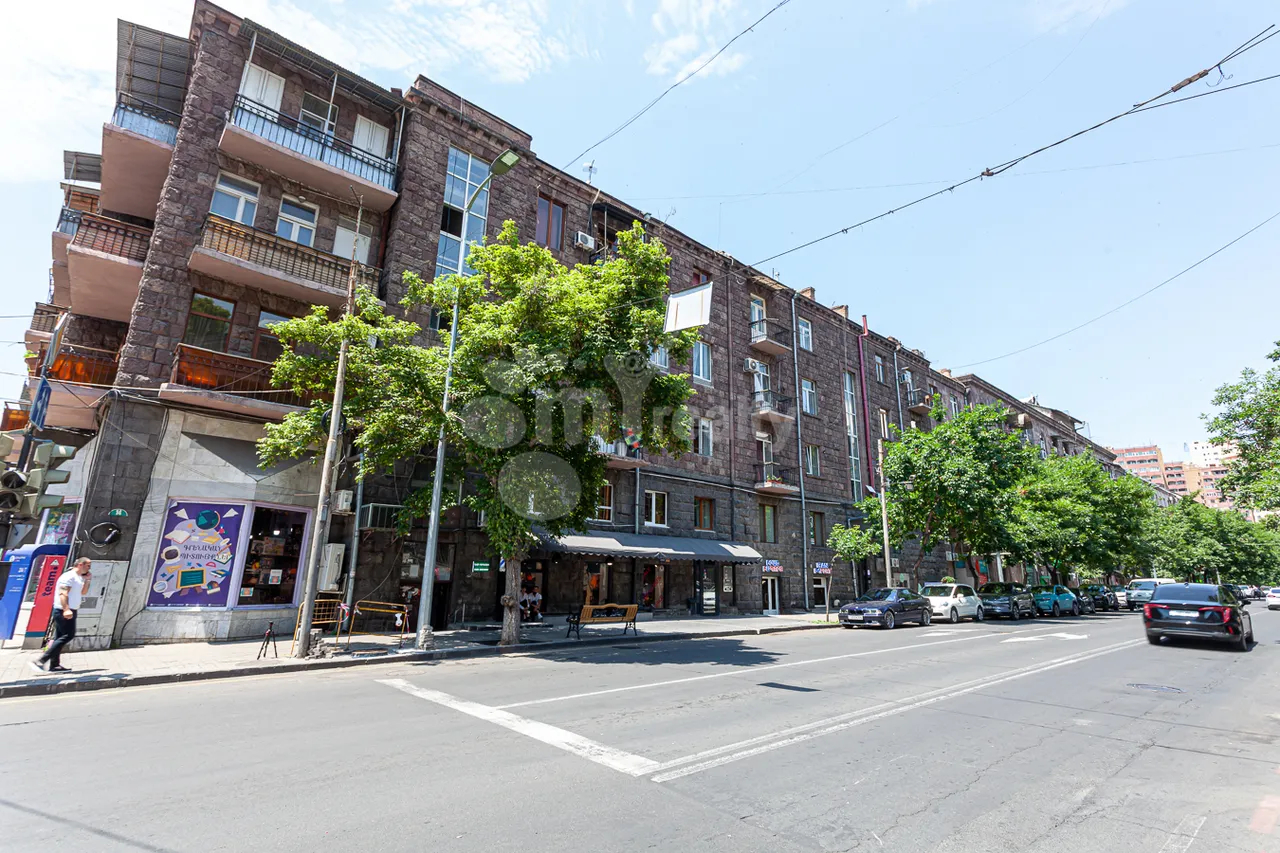 3 սենյականոց բնակարան  Մաշտոցի պող, Կենտրոն Երևան, 157546