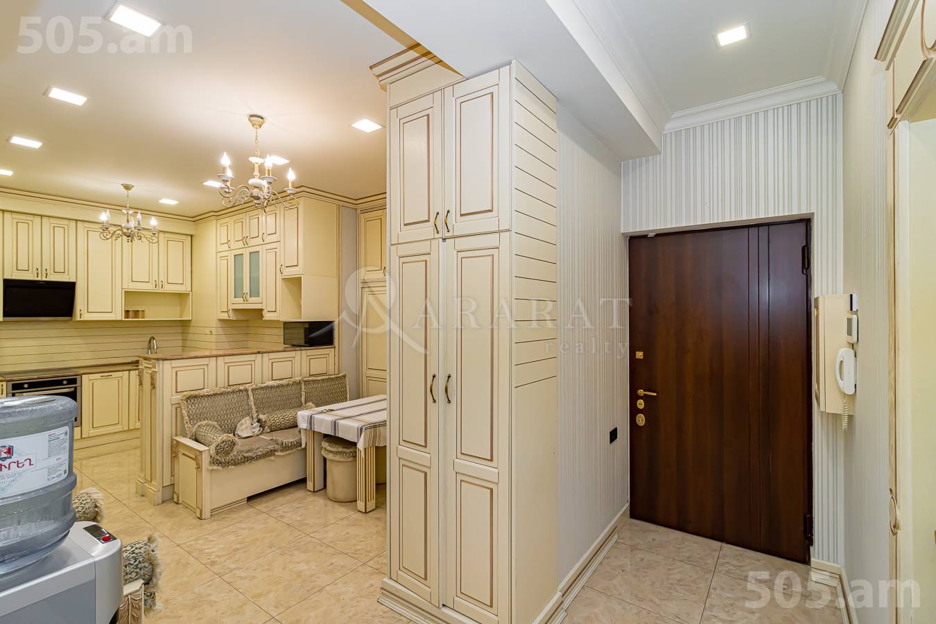 3 սենյականոց բնակարան  Ծիծեռնակաբերդի խճուղի, Կենտրոն Երևան, 153588