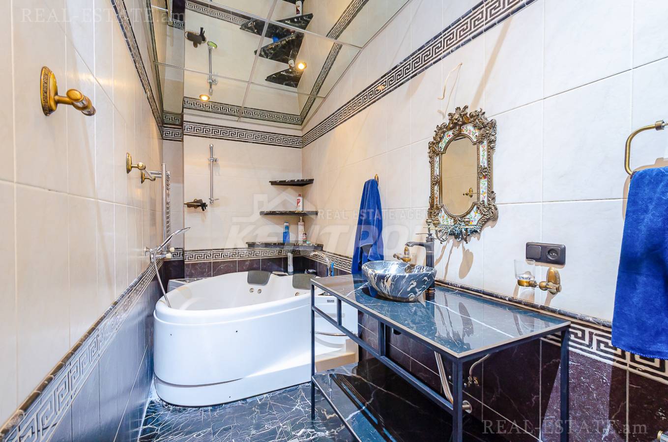 Купить 5 комнатную квартиру Мгер Мкртчян ул, Центр Ереван, 143829