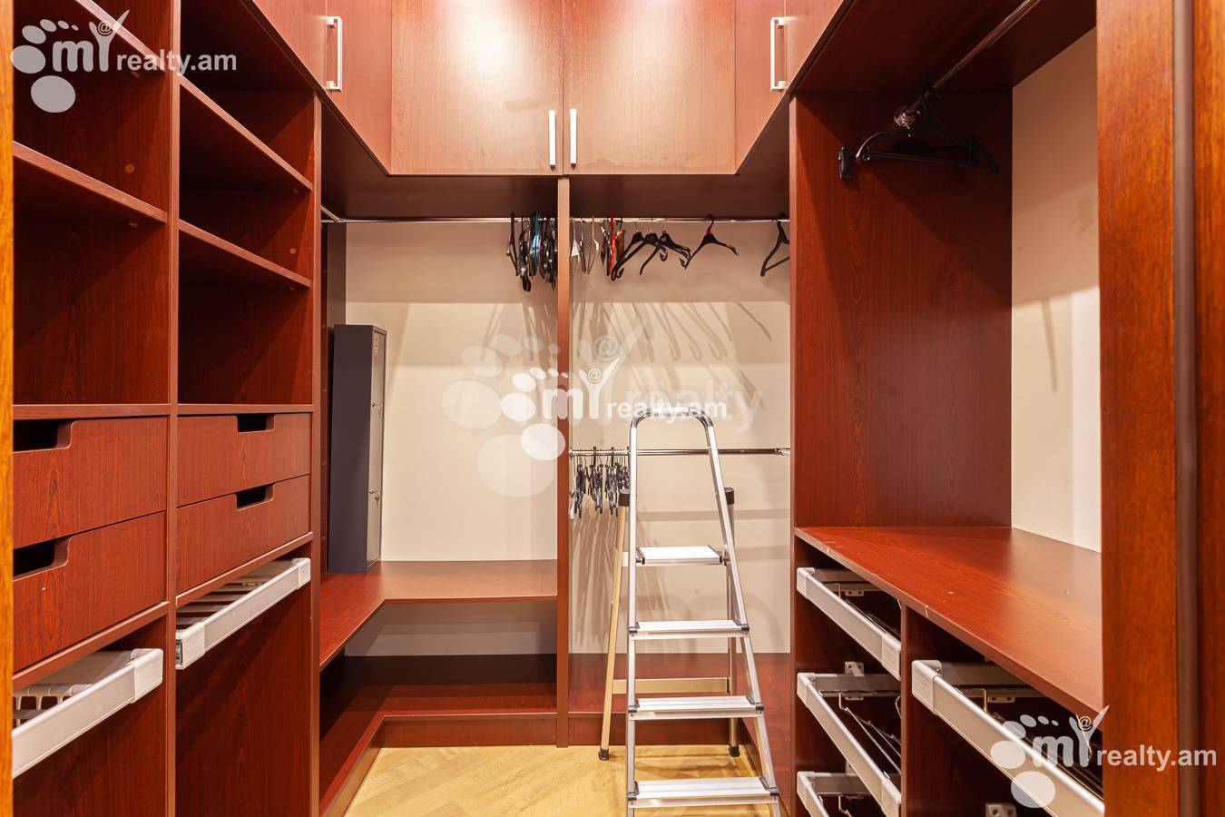 3 bedroom apartment for rent Yekmalyan St, Center Yerevan, 154623