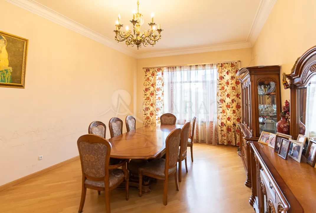 5 bedroom apartment for sale Zakyan St, Center Yerevan, 161876