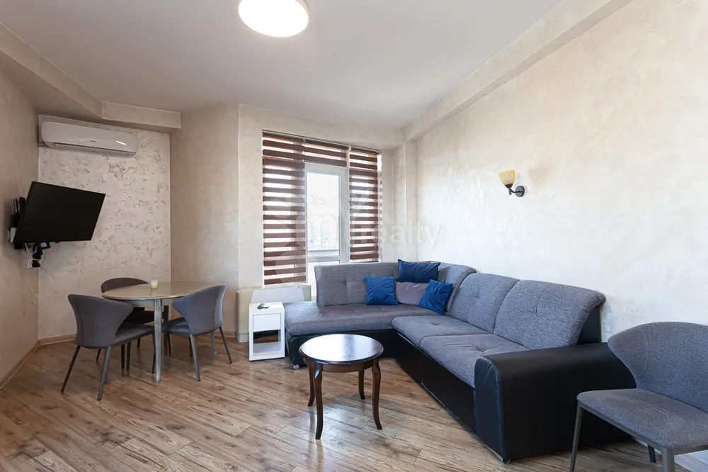 varcov-bnakaran-norakaruycum/3-senyakanoc/Sayat-Nova+Ave/Center/Yerevan