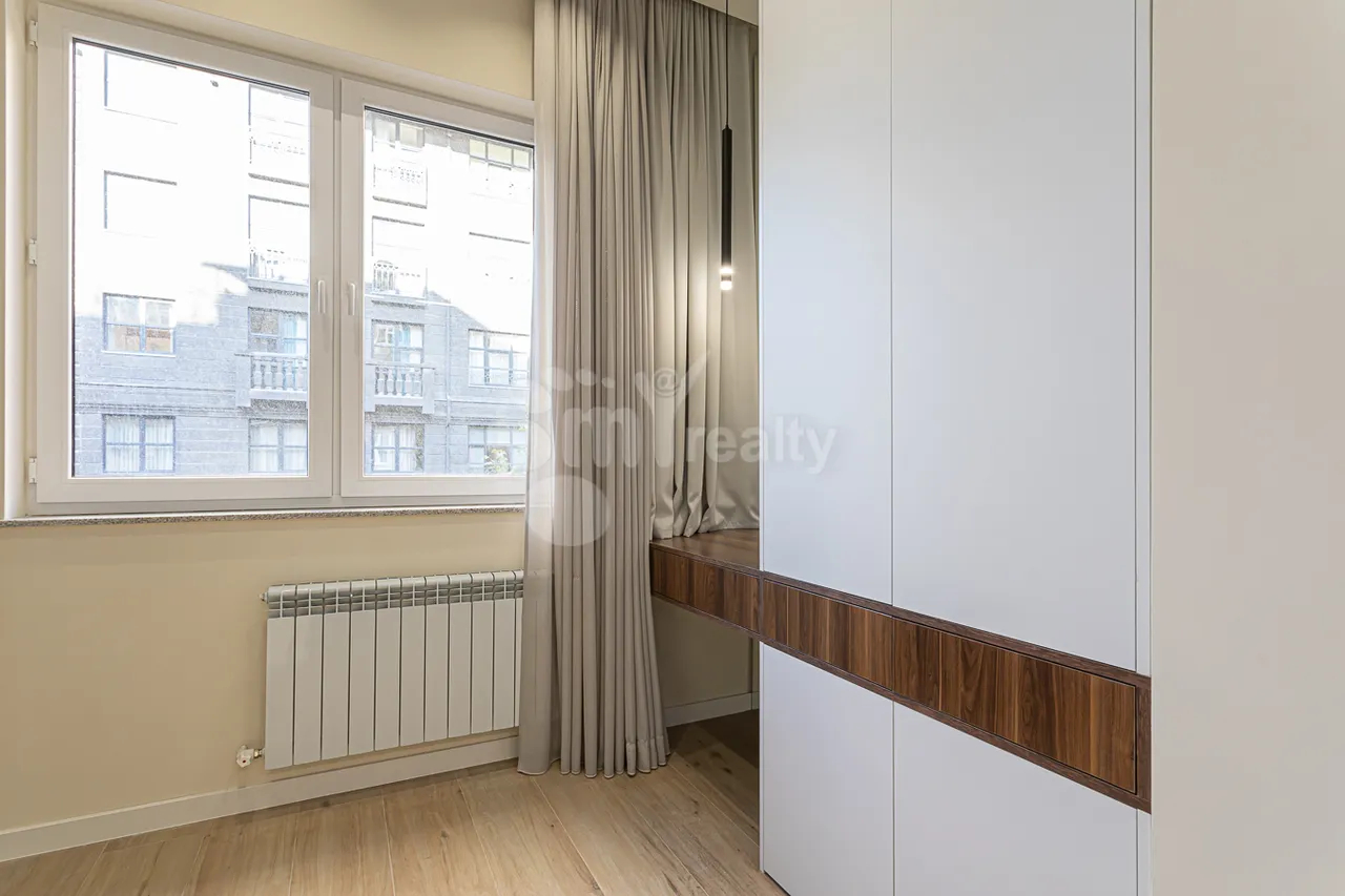 3 bedroom apartment for rent Amiryan St, Center Yerevan, 157289