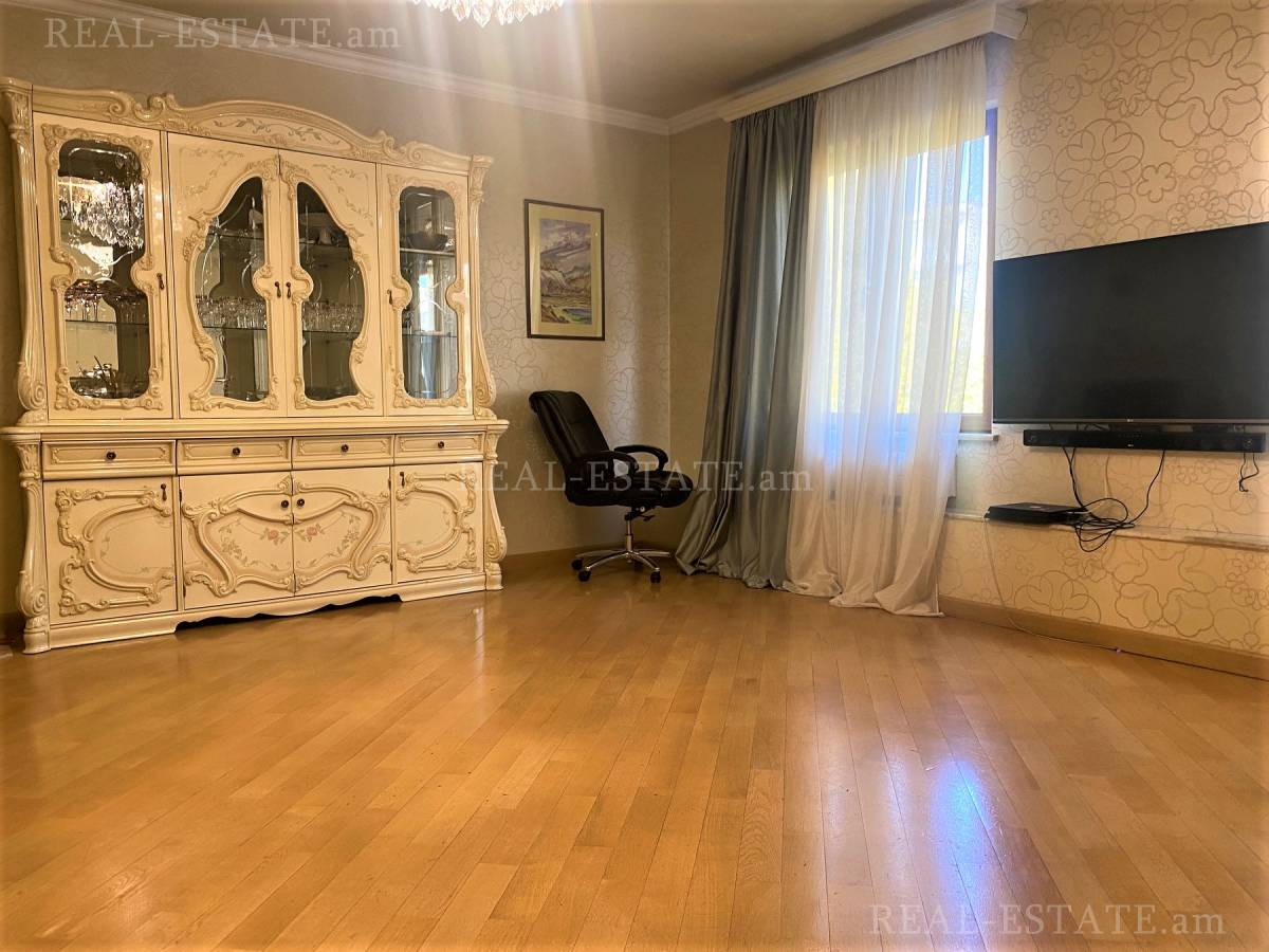 4 bedroom apartment for sale Sayat-Nova Ave, Center Yerevan, 116013