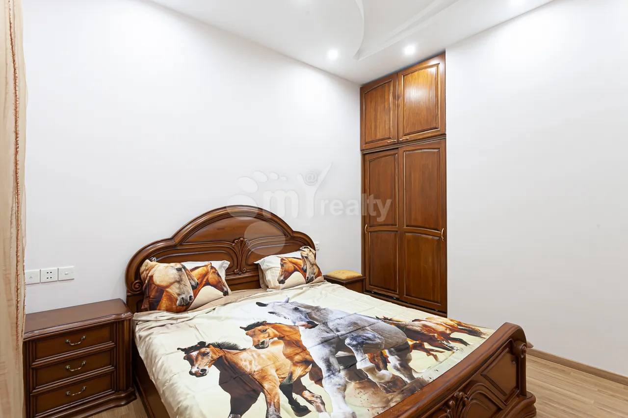 3 bedroom apartment for rent Abovyan St, Center Yerevan, 160742