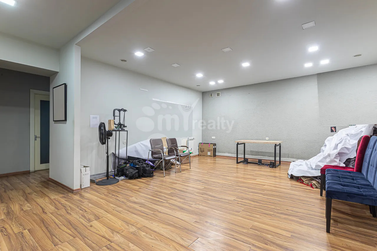 Снять коммерческoе помещение Сарян ул, Центр Ереван, 160192