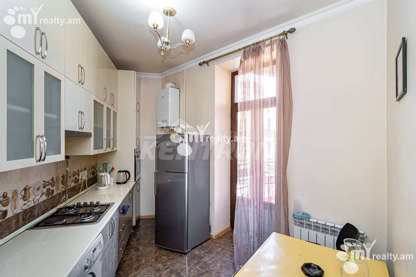 3 սենյականոց բնակարան  Մաշտոցի պող, Կենտրոն Երևան, 147644