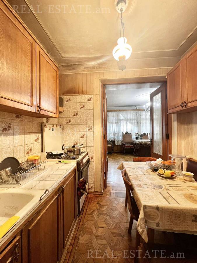 Купить 3 комнатную квартиру Врацакан ул, Арабкир Ереван, 129611