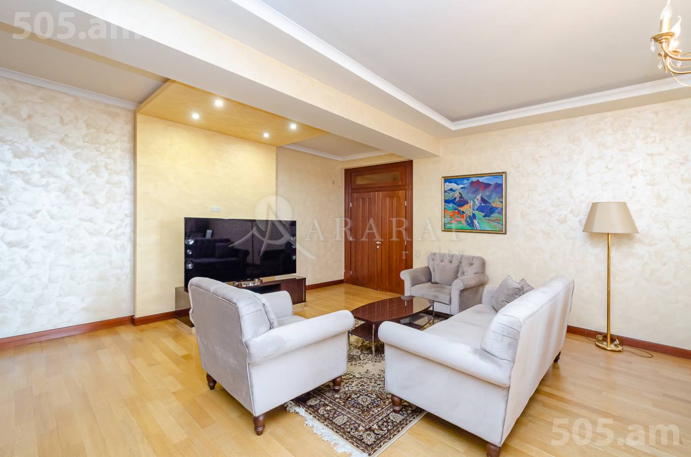 4 սենյականոց բնակարան  Մաշտոցի պող, Կենտրոն Երևան, 151749