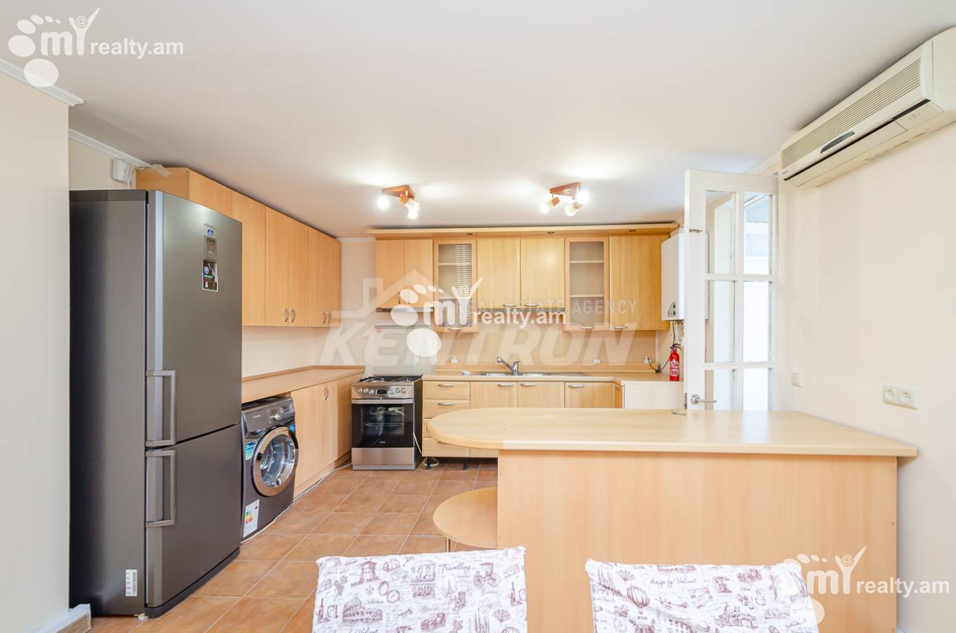 3 bedroom apartment for rent Mashtots Ave, Center Yerevan, 153111