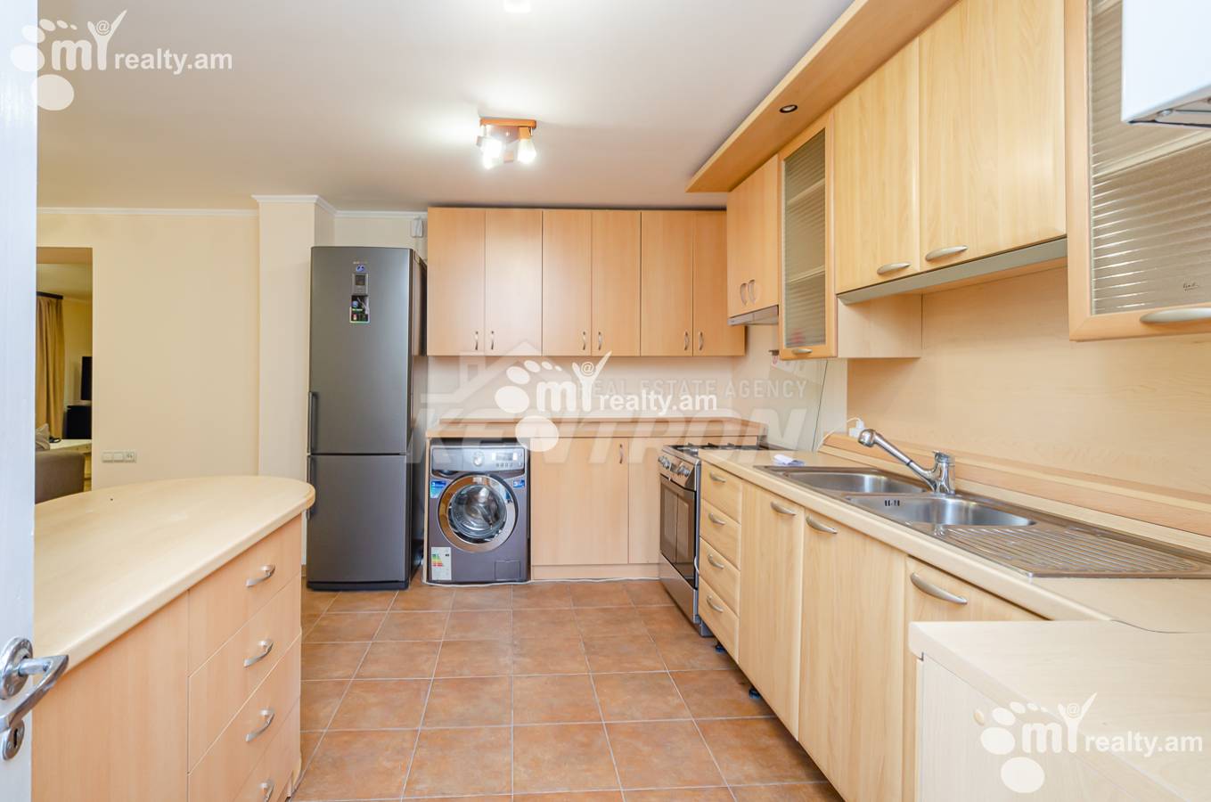3 bedroom apartment for rent Mashtots Ave, Center Yerevan, 153111