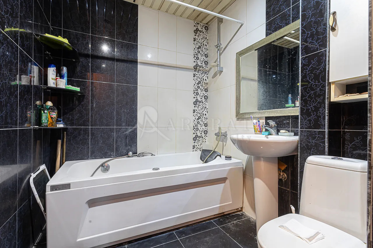 3 bedroom apartment for sale Abovyan St, Center Yerevan, 157548