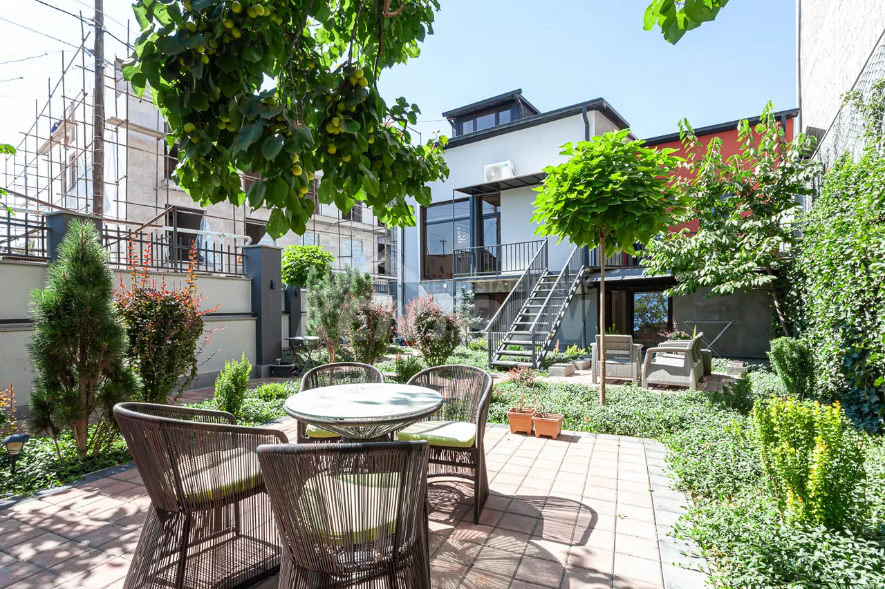 House for sale Fizkulturnikner St, Center Yerevan, 157324