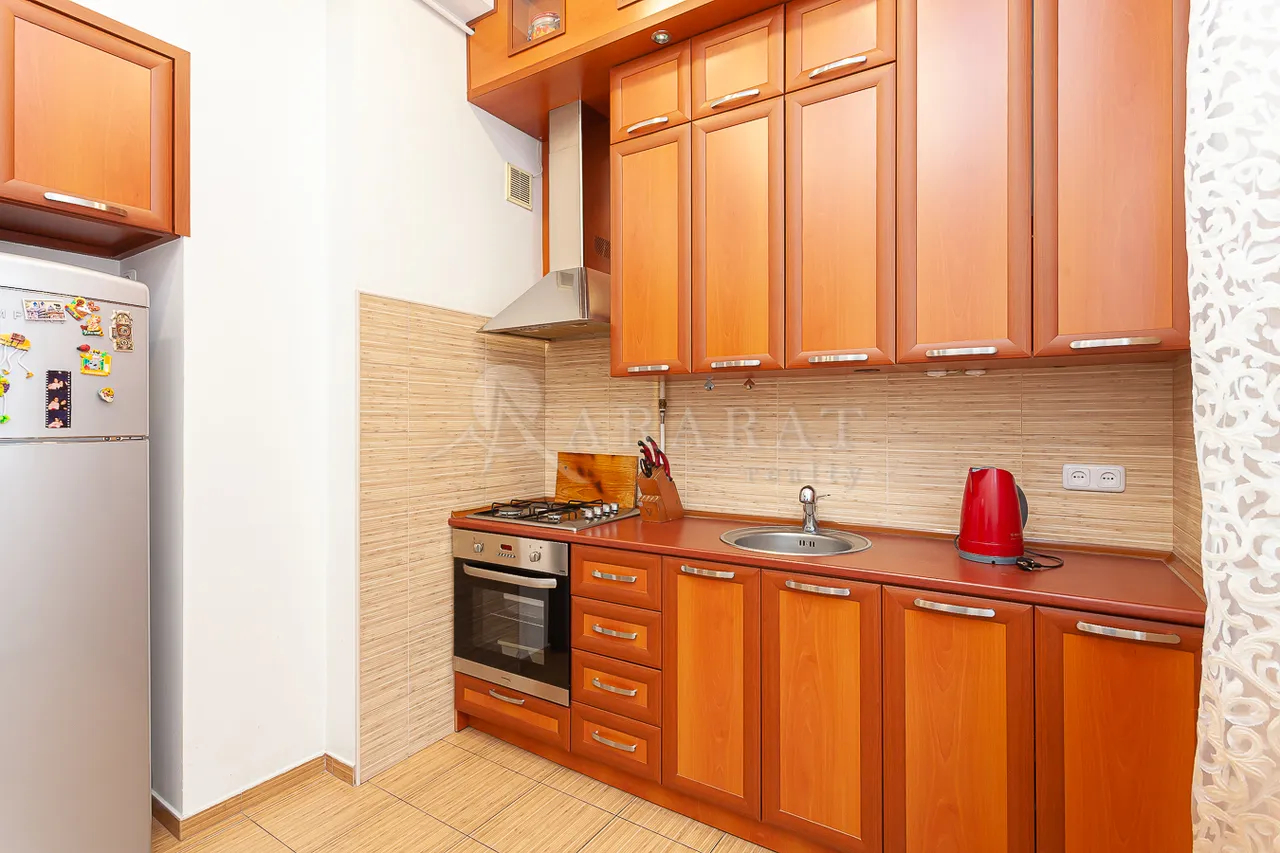 3 bedroom apartment for sale خیابان پوشکین, مرکز شهر ایروان, 158495