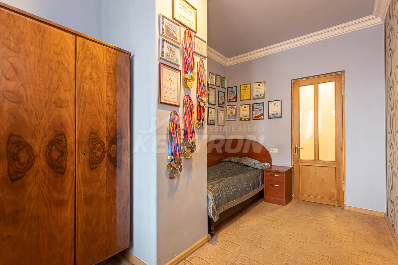 5 bedroom apartment for sale Hr.Kochar St, Arabkir Yerevan, 158247