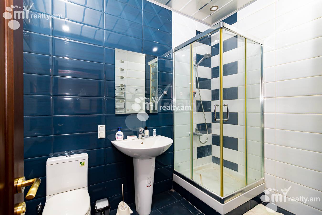 Купить 4 комнатную квартиру Арам ул, Центр Ереван, 154644