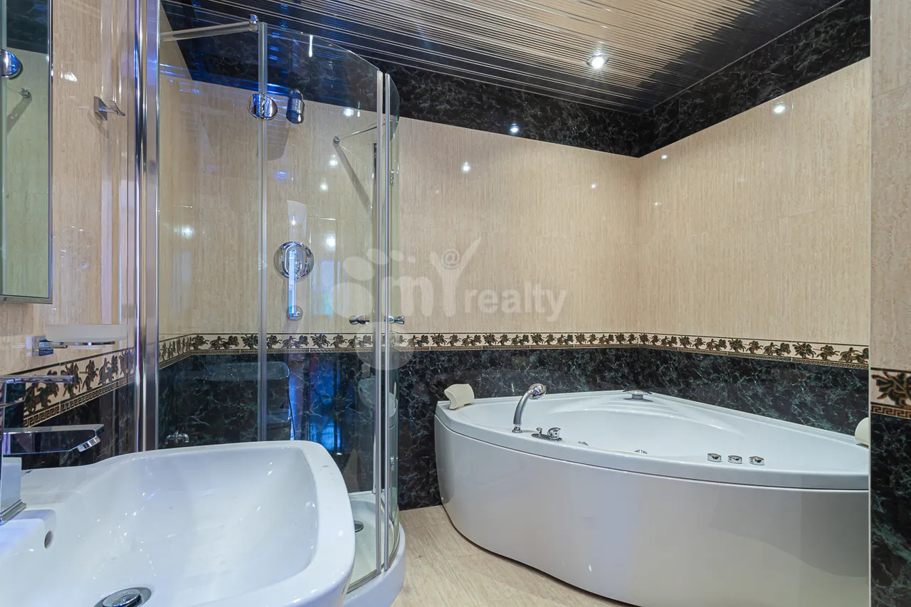 4 bedroom apartment for sale Teryan St, Center Yerevan, 160262
