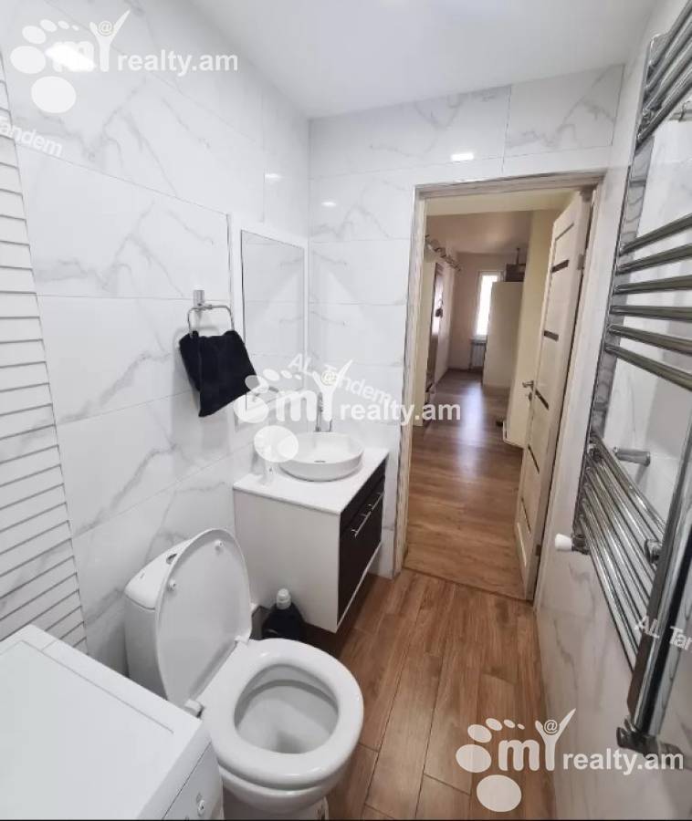 Купить 3 комнатную квартиру Сарян ул, Центр Ереван, 156667