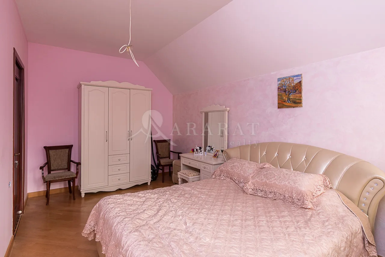 House for sale خیابان مامیکونیانتس, عربگیر ایروان, 161986