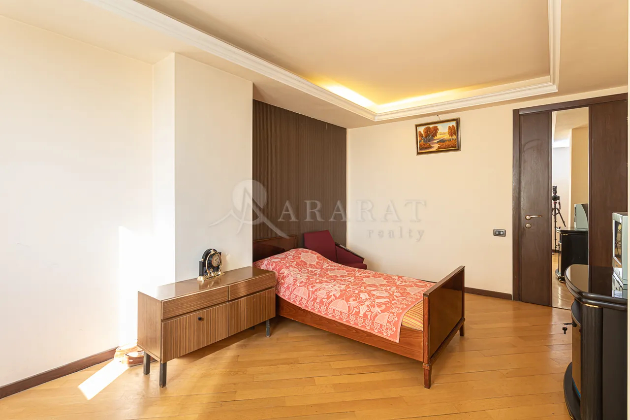 3 bedroom apartment for sale Gyulbenkyan St, Arabkir Yerevan, 157209