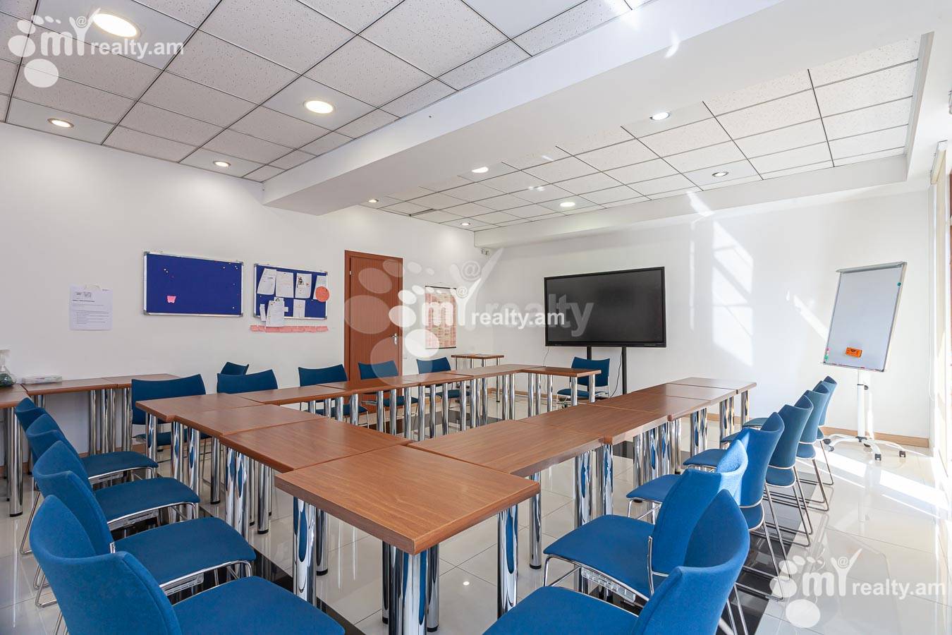 Снять коммерческoе помещение Мгер Мкртчян ул, Центр Ереван, 156329