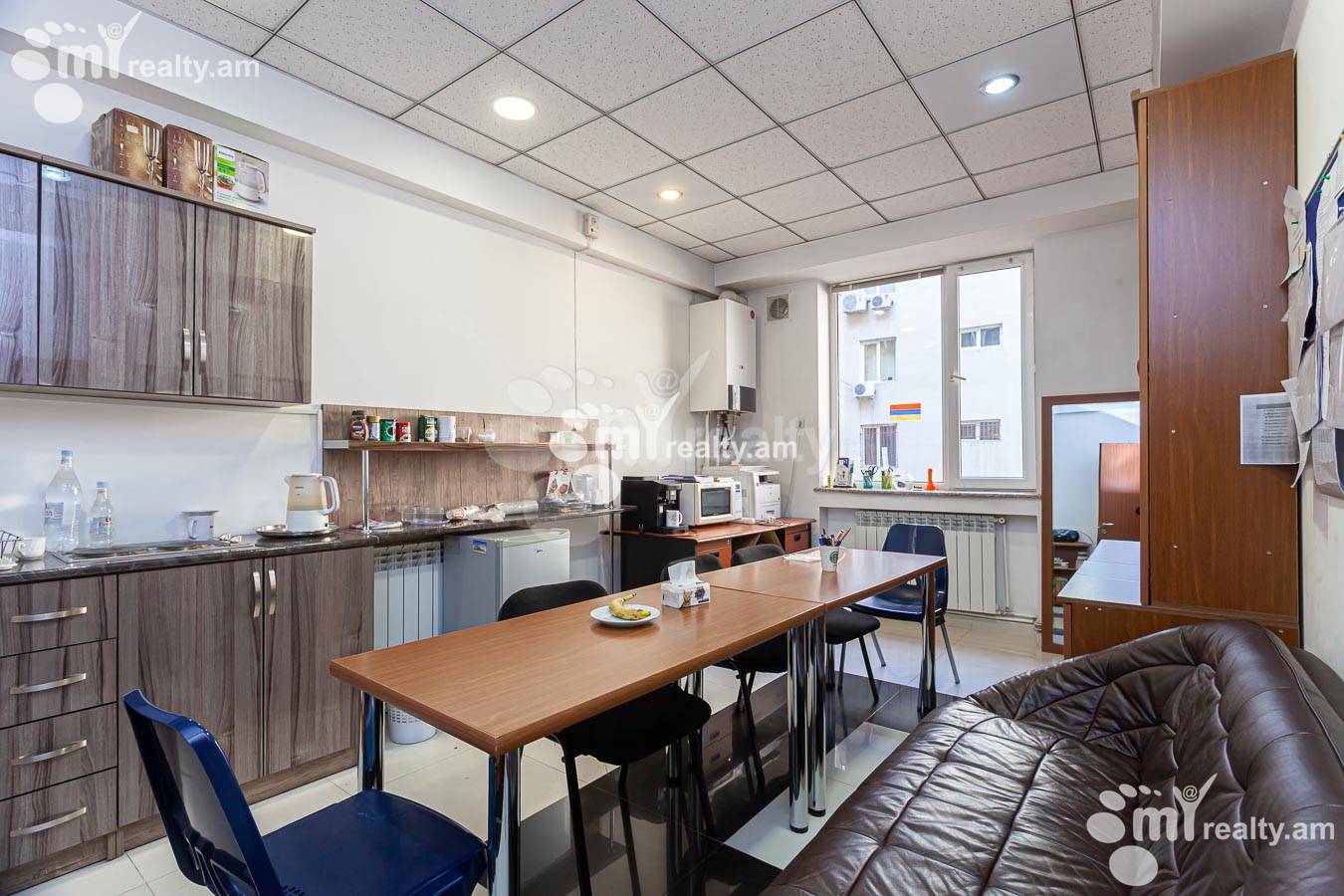 Снять коммерческoе помещение Мгер Мкртчян ул, Центр Ереван, 156329
