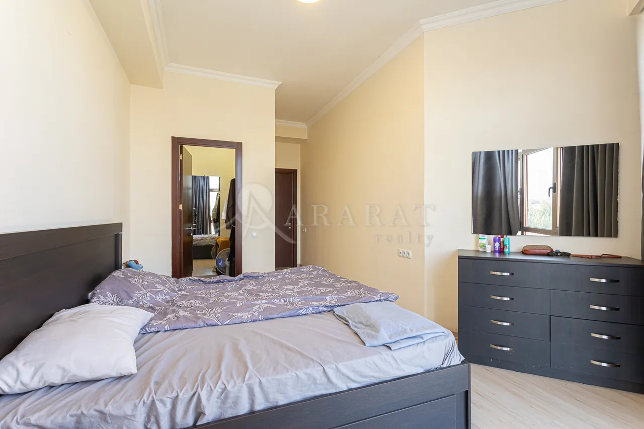 4 bedroom apartment for sale خیابان آنتارایین, مرکز شهر ایروان, 157845