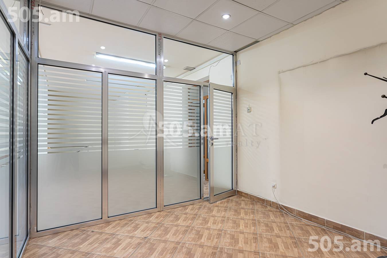 Commercial for rent خیابان اِ. کوچار, مرکز شهر ایروان, 156375