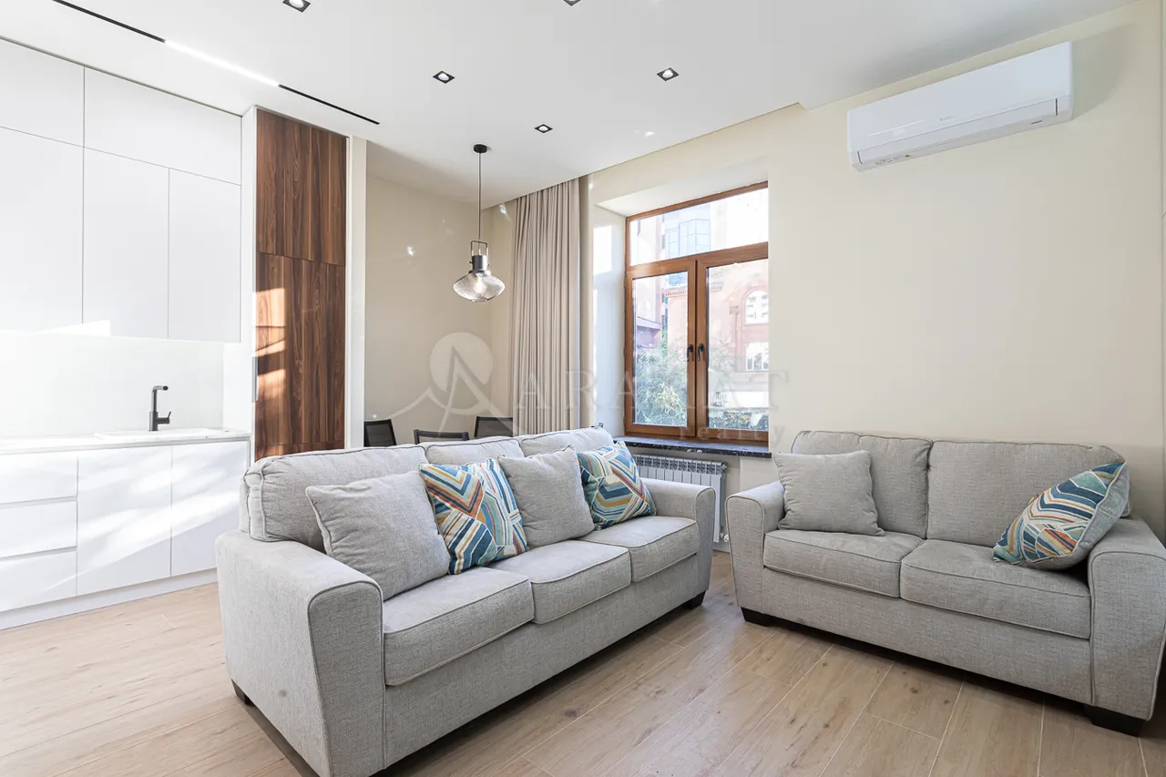 3 սենյականոց բնակարան վարձով Ամիրյան փող, Կենտրոն Երևան, 158917