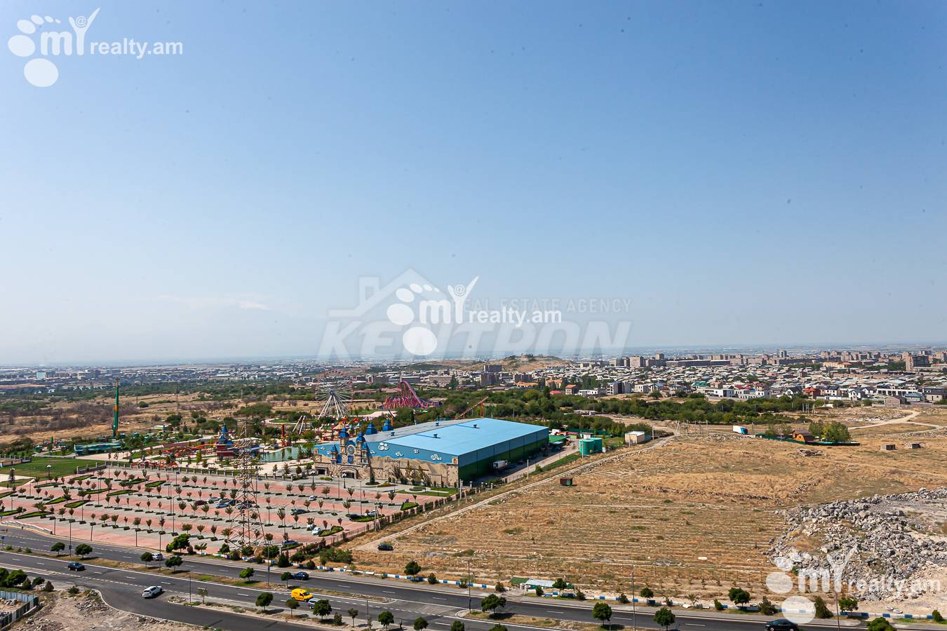 3 սենյականոց բնակարան  Մ․ Մելքոնյան փող, Կենտրոն Երևան, 153101