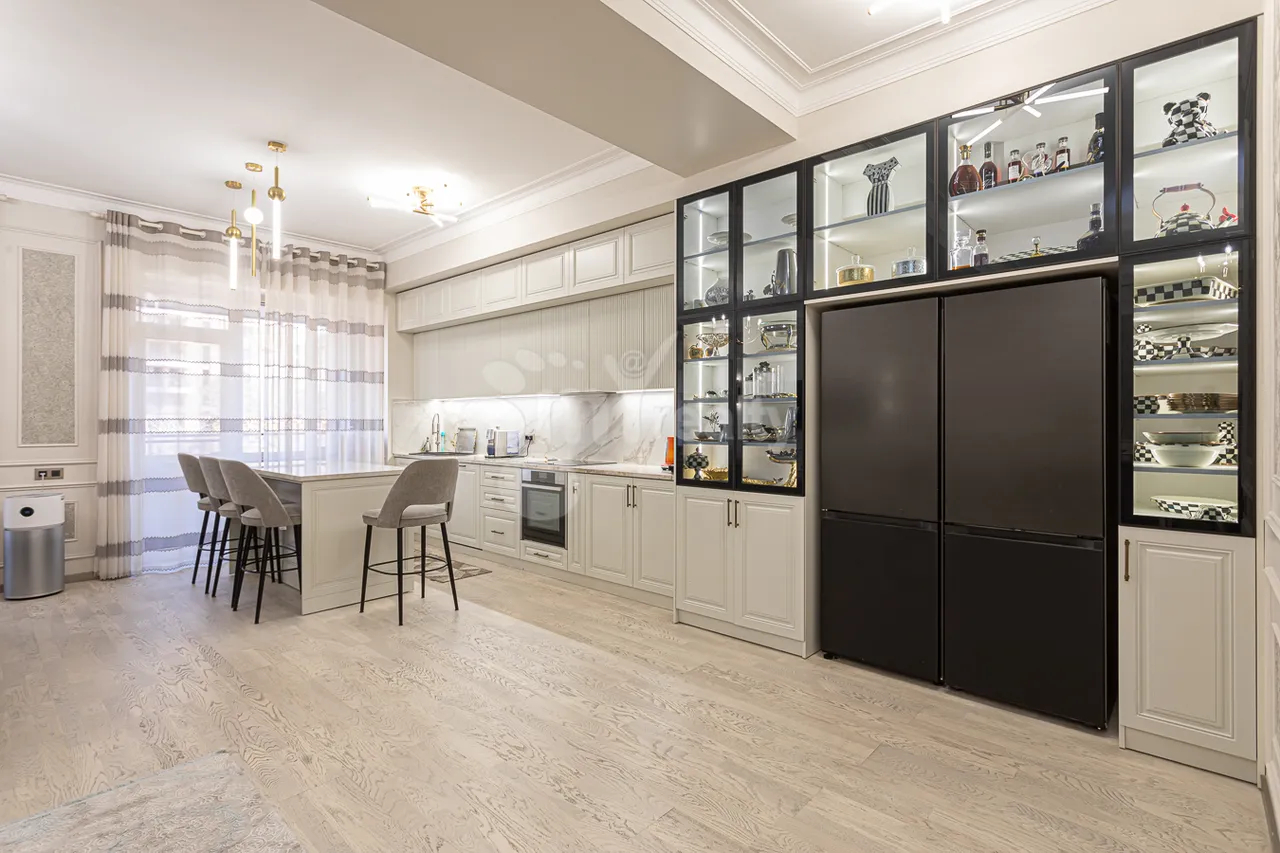 Купить 3 комнатную квартиру Бузанд ул, Центр Ереван, 159659