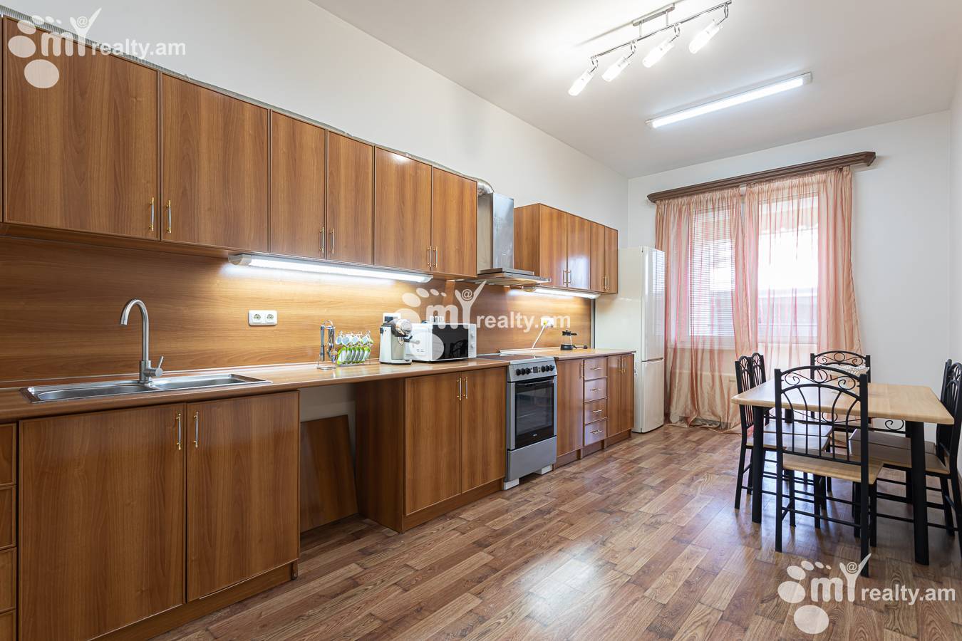 4 bedroom apartment for rent خیابان امیریان, مرکز شهر ایروان, 156946