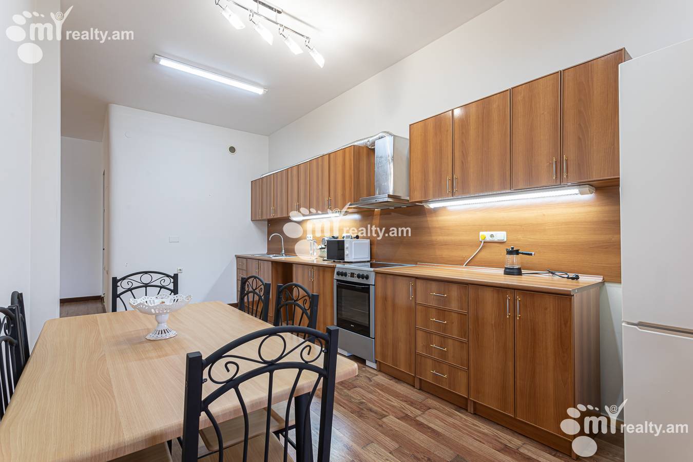 4 bedroom apartment for rent خیابان امیریان, مرکز شهر ایروان, 156946