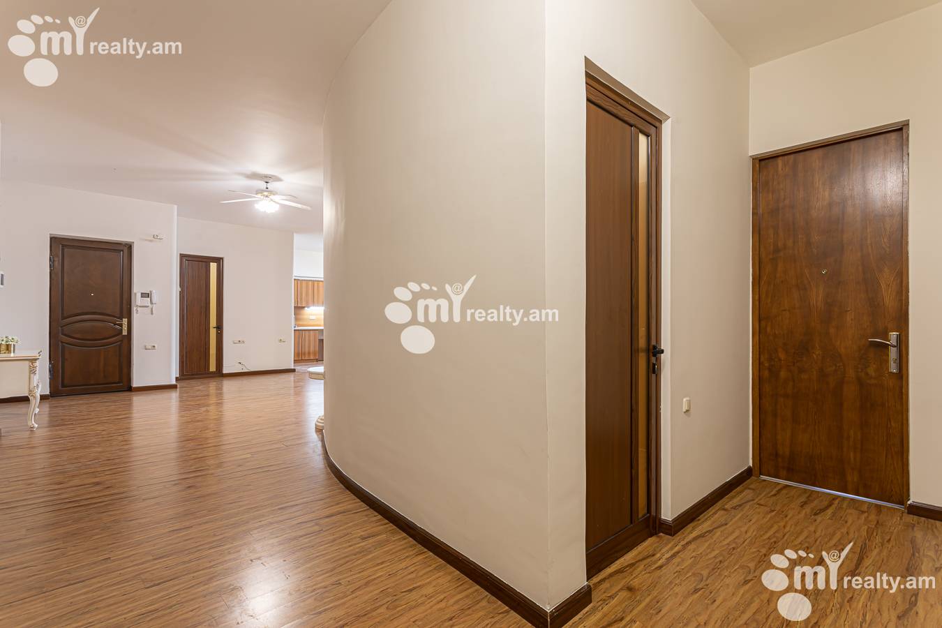 4 bedroom apartment for rent خیابان امیریان, مرکز شهر ایروان, 156946