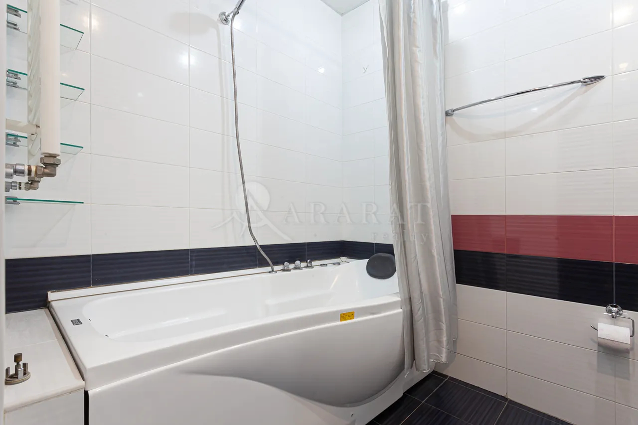 3 bedroom apartment for sale rue d'Amiryan, Center Yerevan, 158288