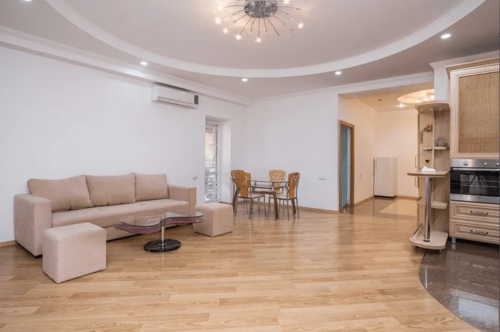 norakaruyc-bnakaran/3-senyakanoc/Northern+%28Hyusisayin%29++Ave/Center/Yerevan