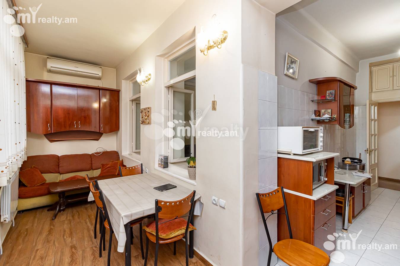 3 bedroom apartment for rent Khanjyan St, Center Yerevan, 148957