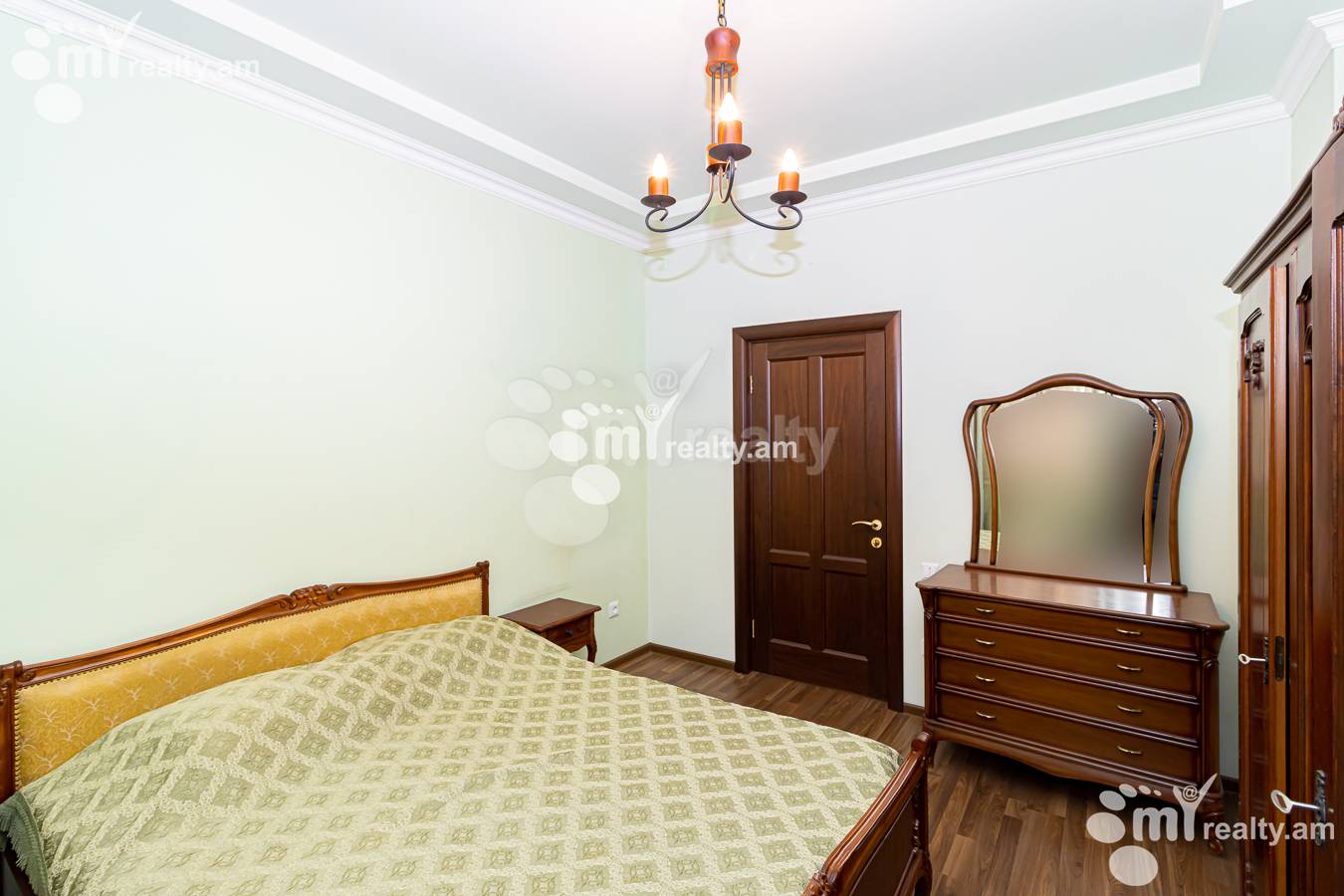 Купить 4 комнатную квартиру Арам ул, Центр Ереван, 154644