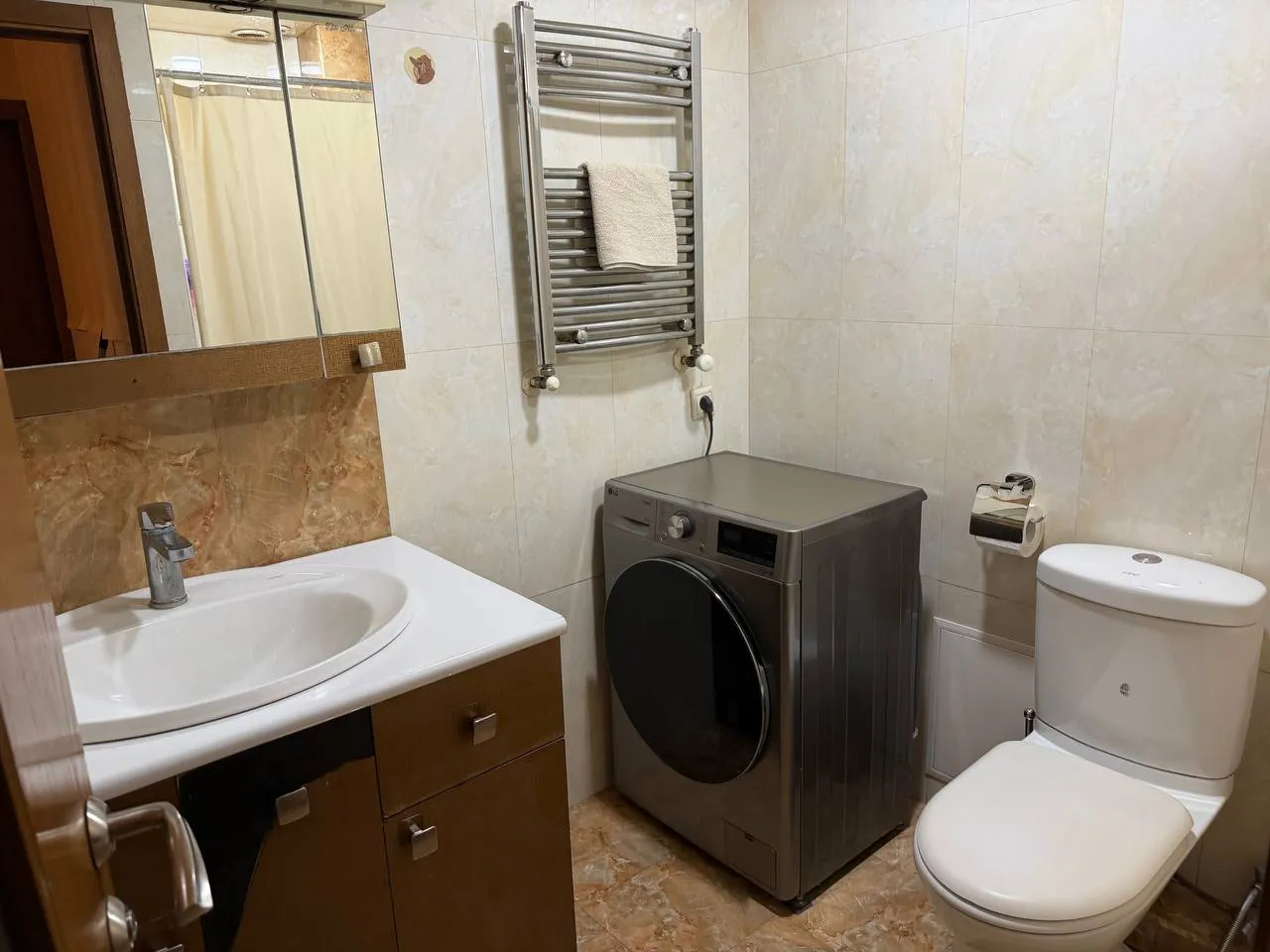 3 bedroom apartment for sale خیابان اِ. کوچار, مرکز شهر ایروان, 161131