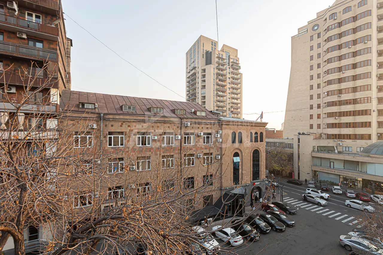 Купить 2 комнатную квартиру Анрапетутян ул, Центр Ереван, 158020